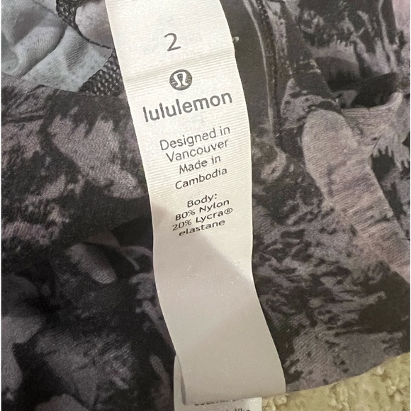 LULULEMON SIZE 2 LEGGINGS - Picture 2 of 4